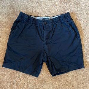 Tommy Hilfiger size medium navy shorts mid thigh , casual/ dress like new